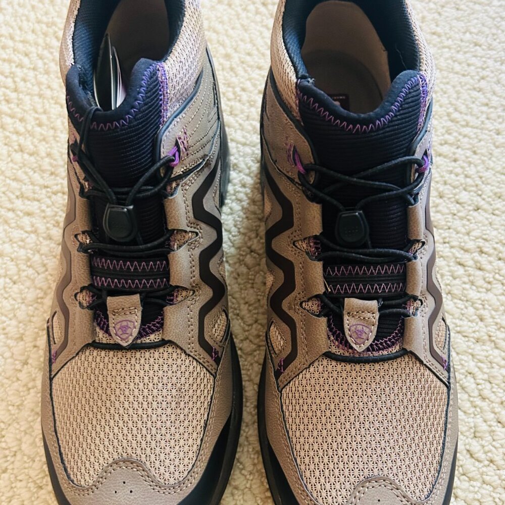 NWT Ariat Maxtrak UL lace up/toggle hiking boots - womens size 11 (US)